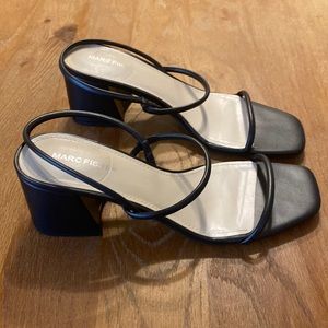 Marc Fisher GALVIN BLOCK HEEL STRAPPY SANDAL